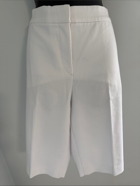 Investments Pants - Investments Women’s White Bermuda shorts SZ14